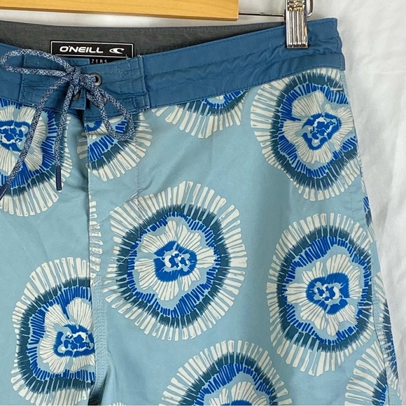 O'Neill Cruzers Blue and White Board Shorts with Tie-Dye Pattern Size 31 - Picture 4 of 16